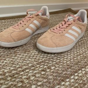 Adidas pink Gazelle